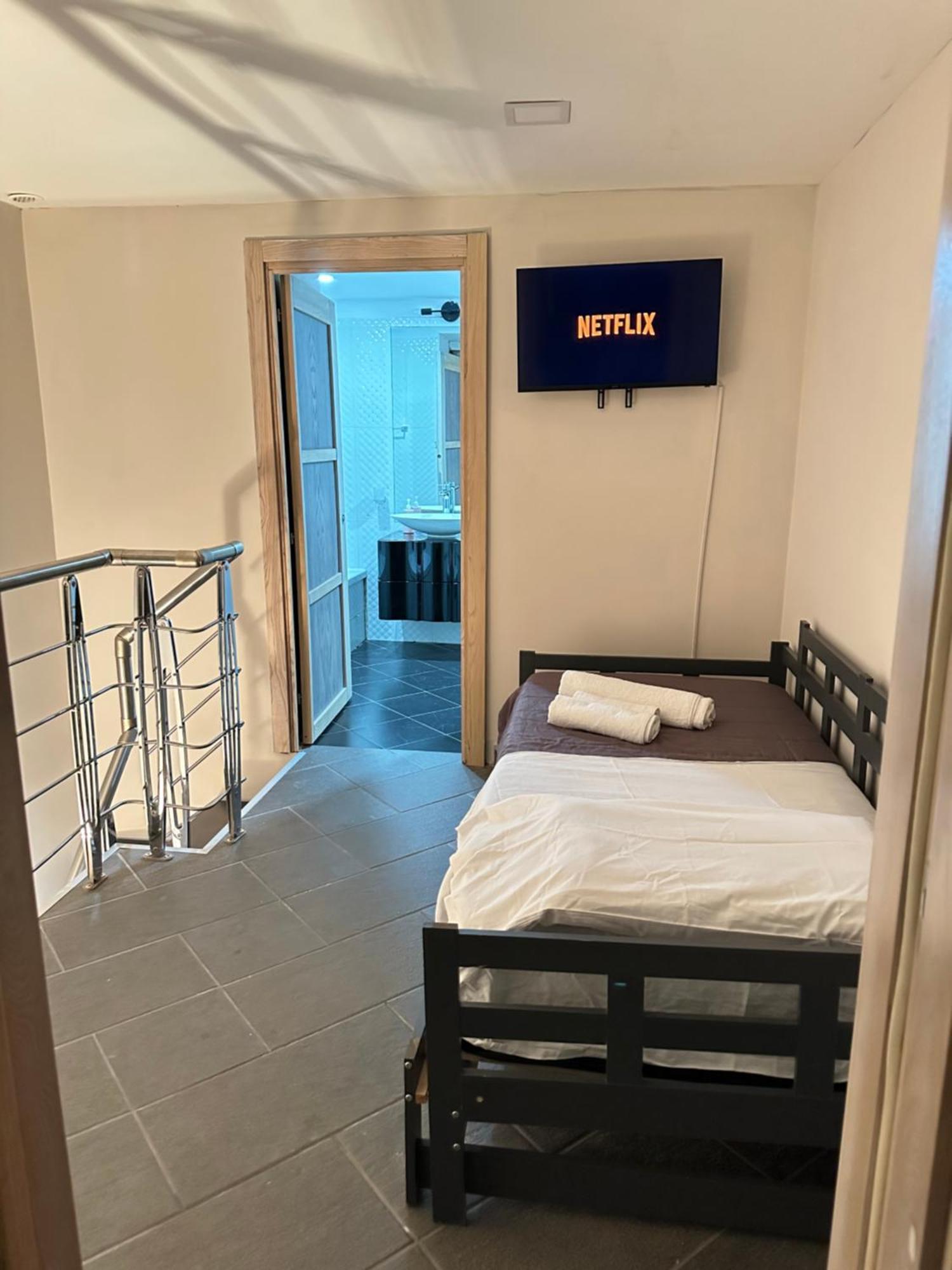 Fox Holiday Home In The Port 那不勒斯 外观 照片