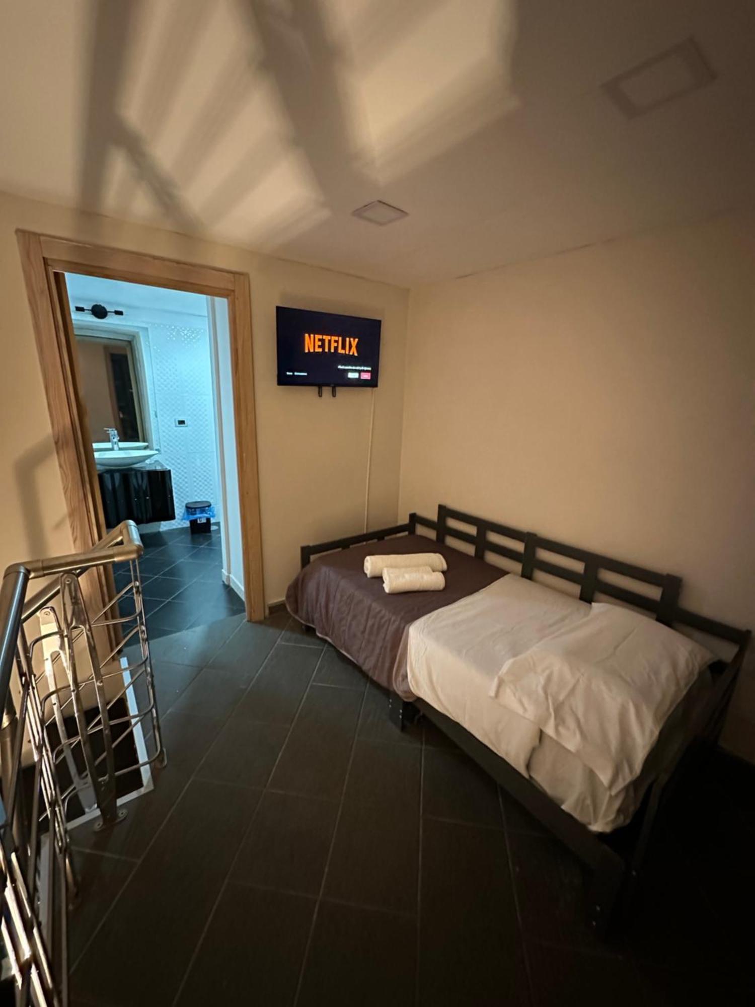 Fox Holiday Home In The Port 那不勒斯 外观 照片